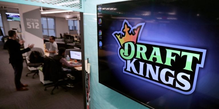 DraftKings Dives on Weak 2023 Forecast, Lingering Losses